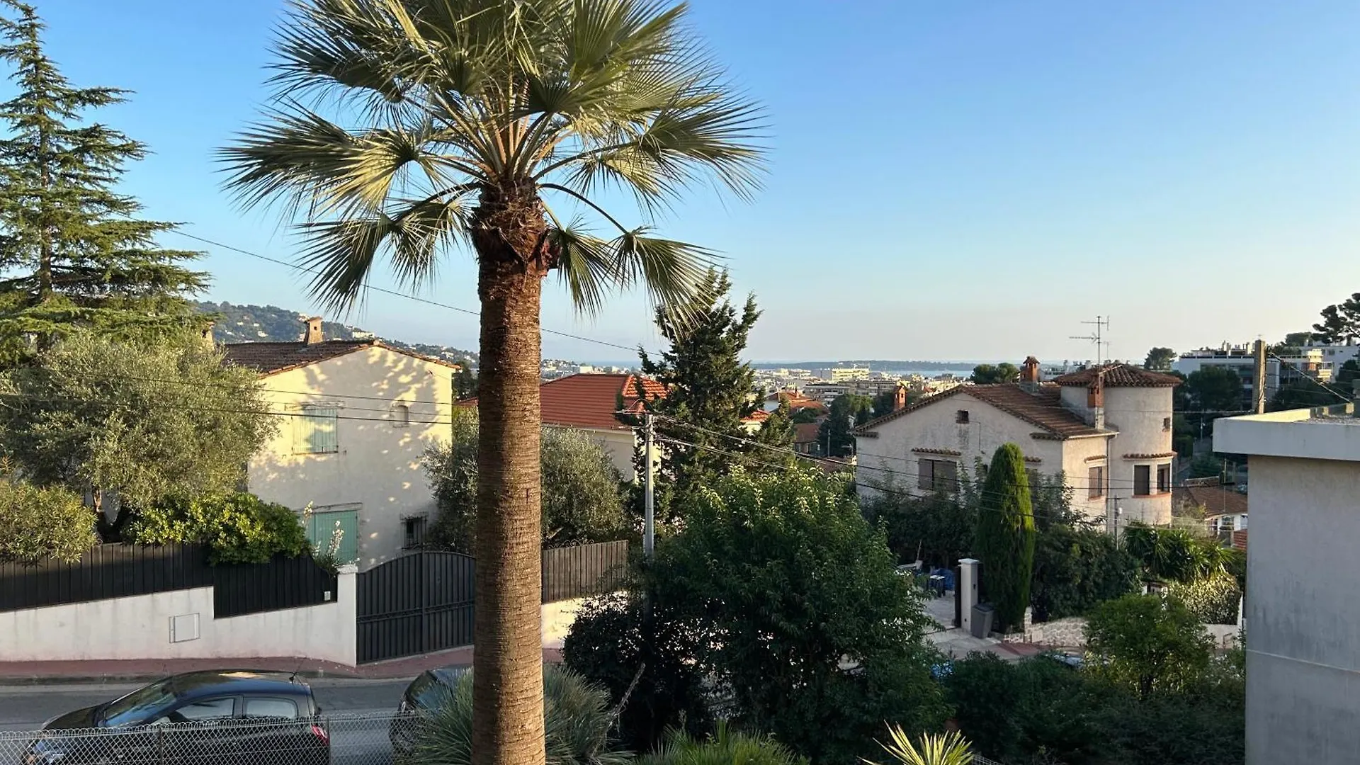 Sea View Flat With Car Park Boarder Cannes Le Cannet France