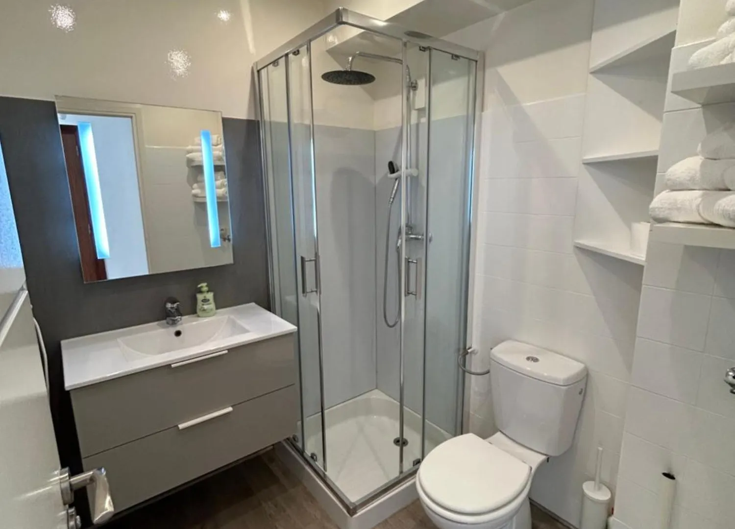 Sea View Flat With Car Park Boarder Cannes Le Cannet Apartment