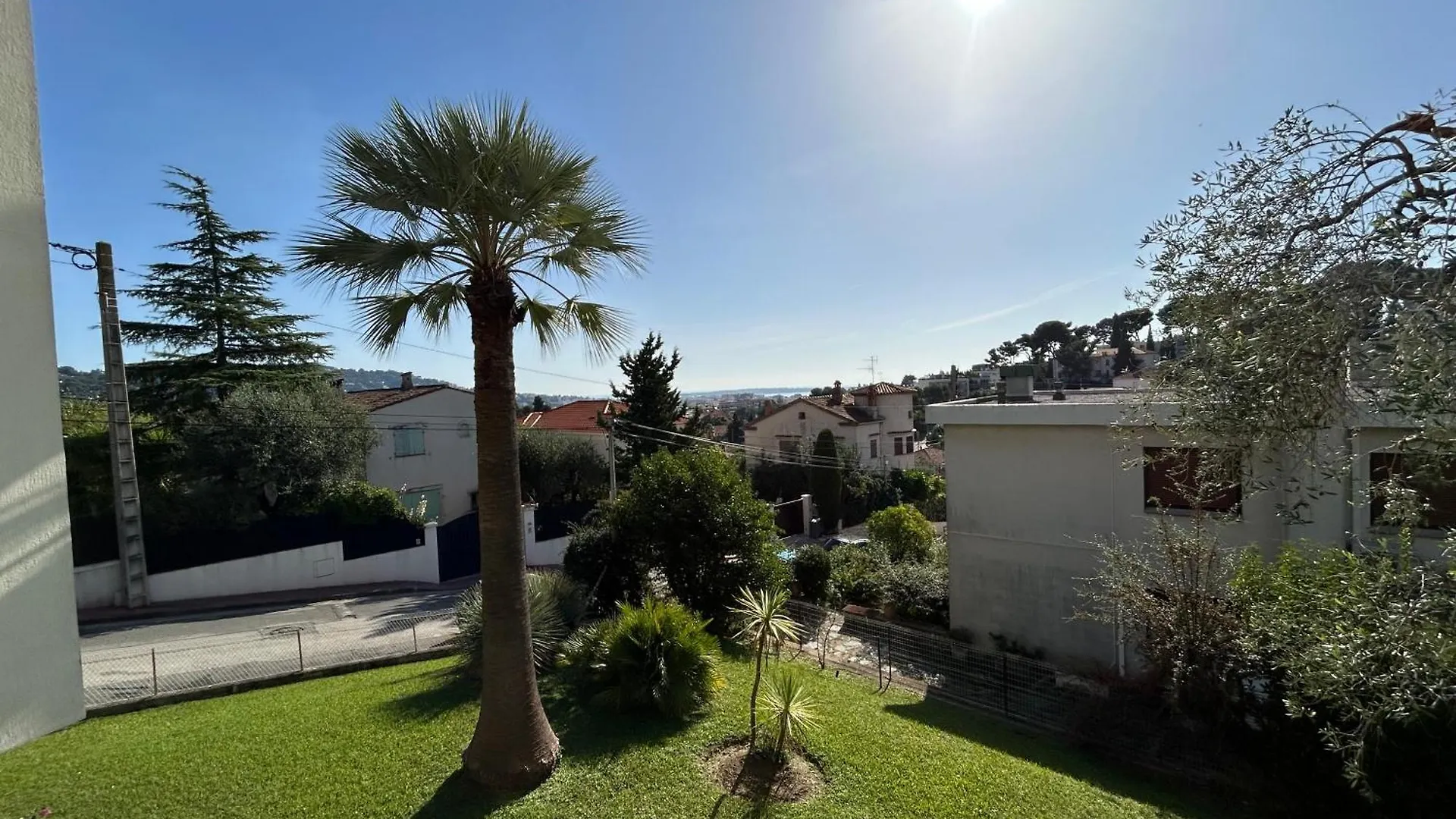 Sea View Flat With Car Park Boarder Cannes Le Cannet