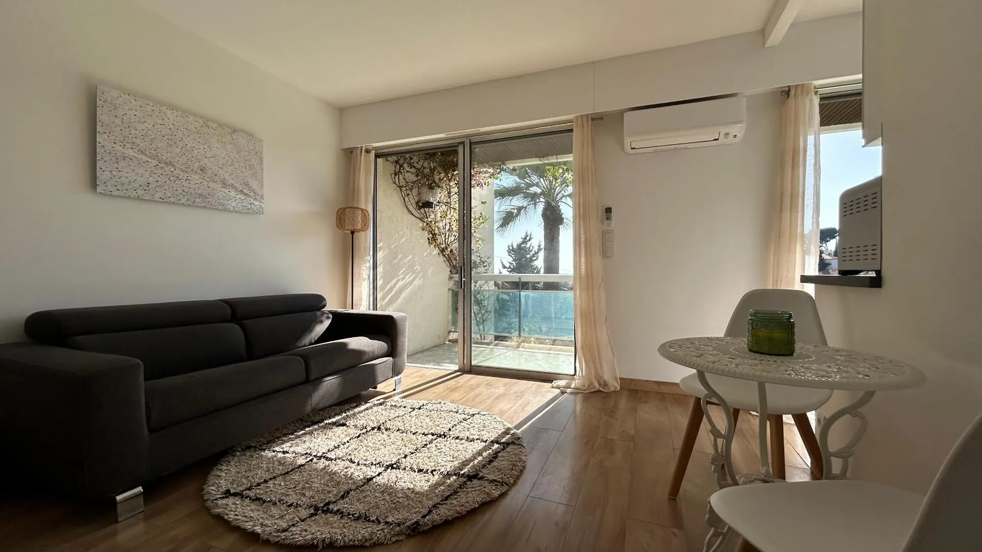 Sea View Flat With Car Park Boarder Cannes Le Cannet Apartment